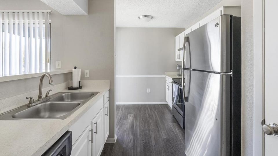 Landing Modern Apartment with Amazing Amenities (ID1242) Apartment in Lake Magdalene