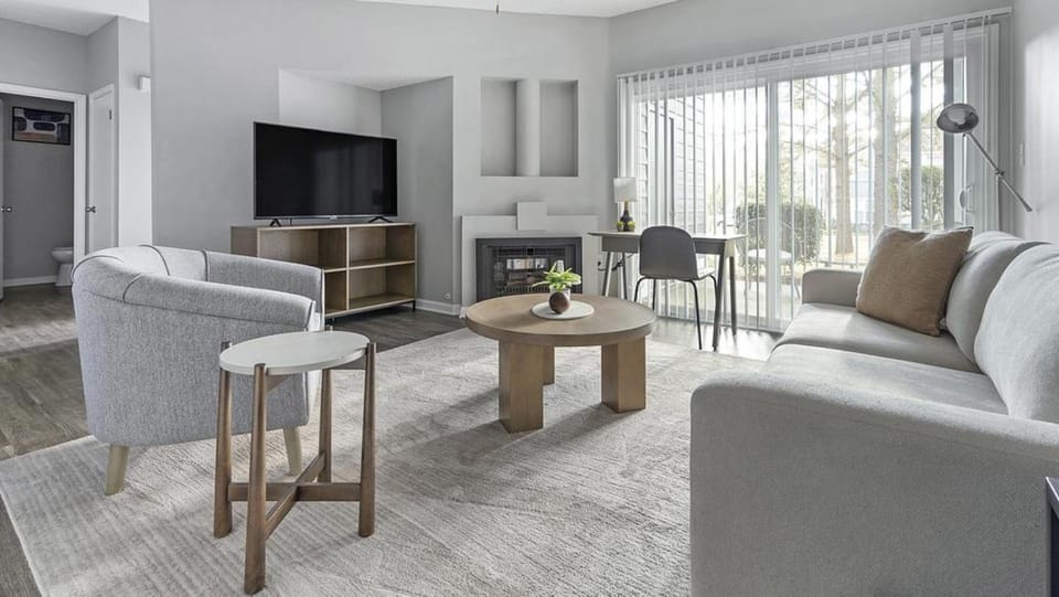 Landing Modern Apartment with Amazing Amenities (ID1380X183) Apartment in Charlotte