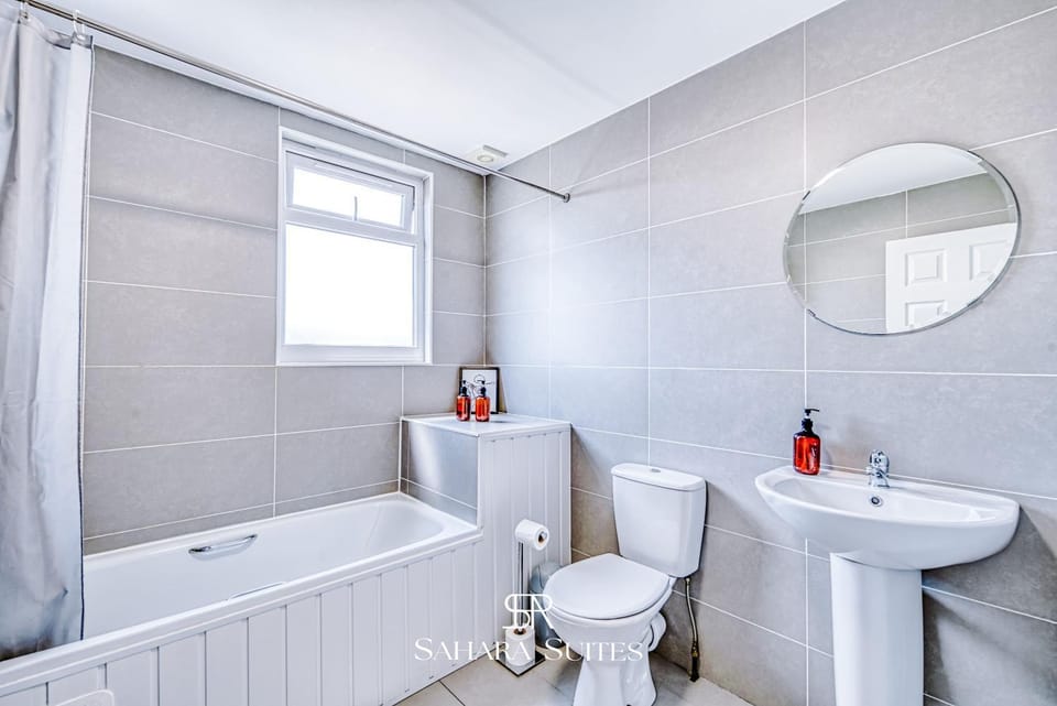 Shower, Toilet, Bathroom, Bath, towels