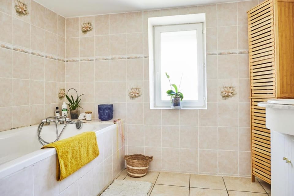 Bathroom, Bath, towels