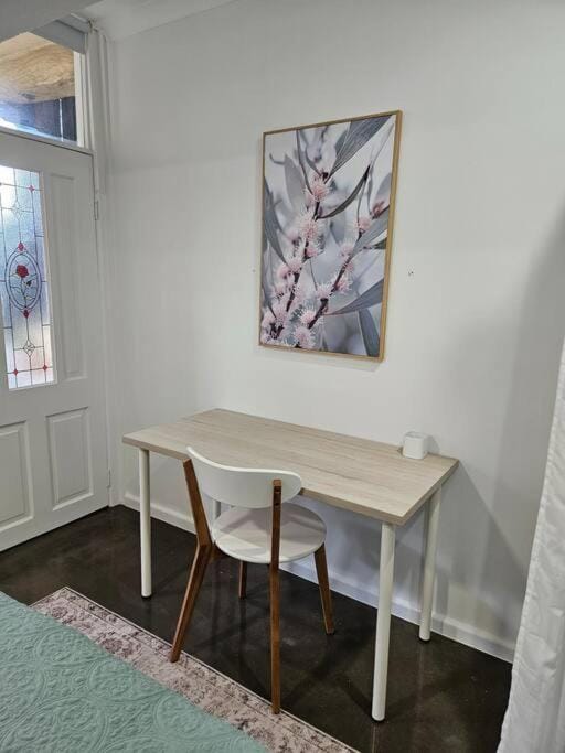 Prime location: Just steps away from Oxford Street Apartment in Bulimba