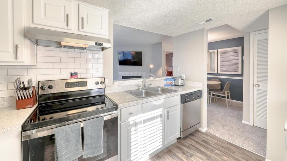Landing Modern Apartment with Amazing Amenities (ID6123X10) Apartment in Lake Magdalene