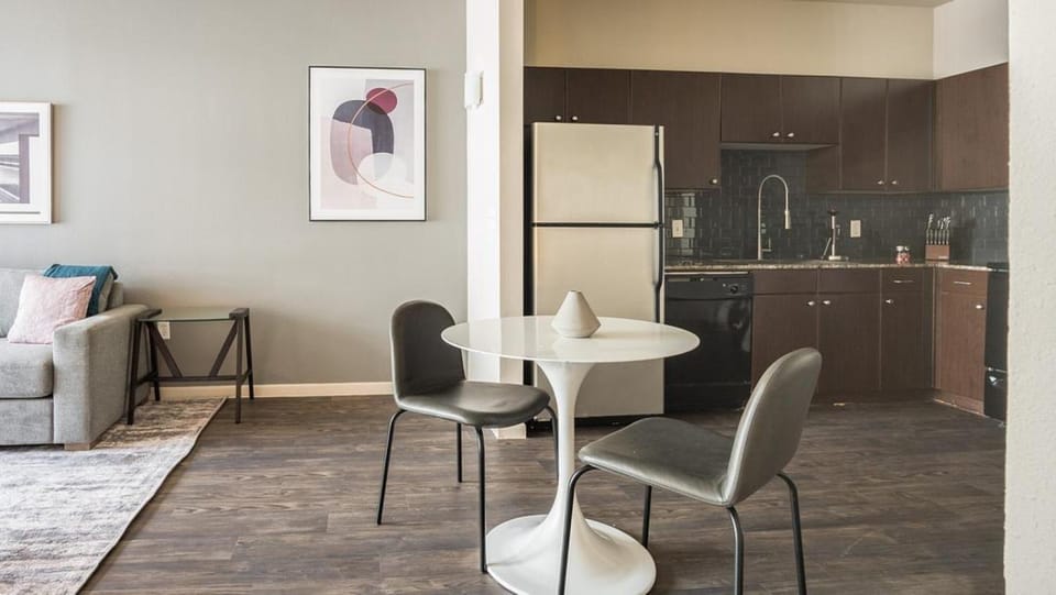 Landing Modern Apartment with Amazing Amenities (ID5072X49) Apartment in Austin