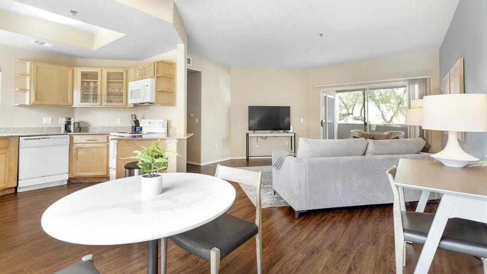 Landing Modern Apartment with Amazing Amenities (ID2893X70) Apartment in Tortolita