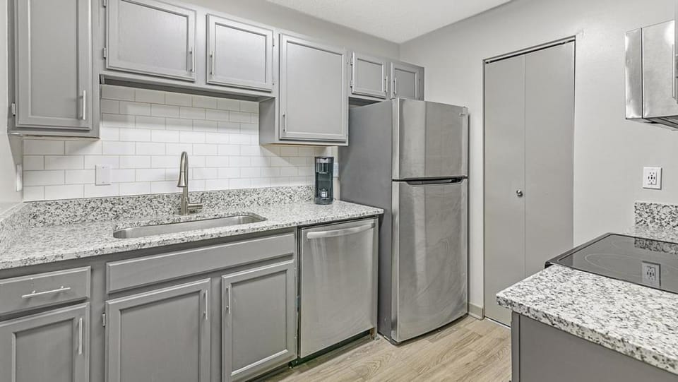 Landing Modern Apartment with Amazing Amenities (ID5970X69) Apartment in Huntsville
