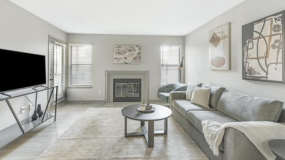 Landing Modern Apartment with Amazing Amenities (ID5970X69) Apartment in Huntsville