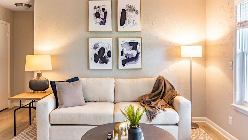 Landing Modern Apartment with Amazing Amenities (ID4935X54) Apartment in Hermitage