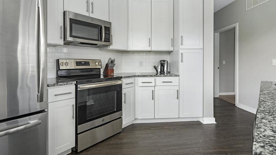 Landing Modern Apartment with Amazing Amenities (ID9029X82) Apartment in Durham