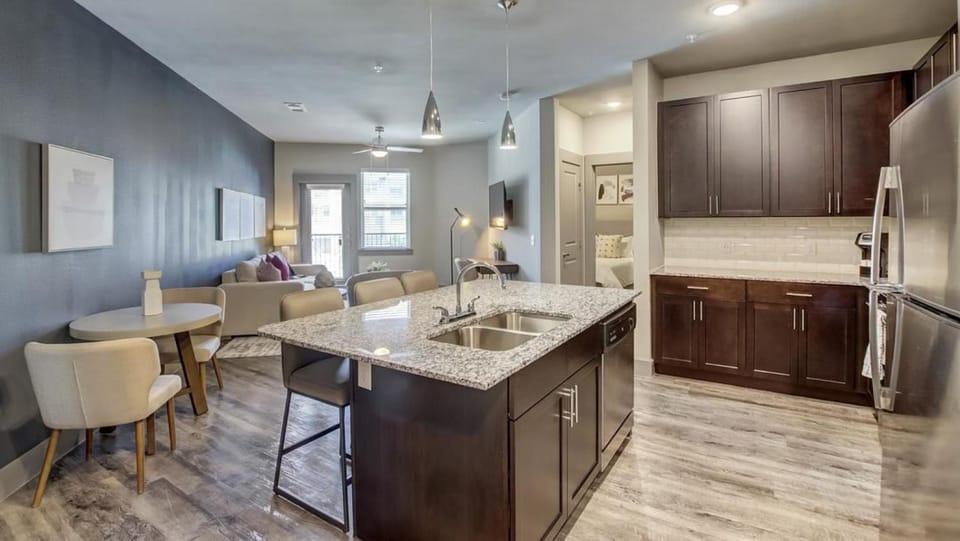 Landing Modern Apartment with Amazing Amenities (ID1205X506) Apartment in Denton