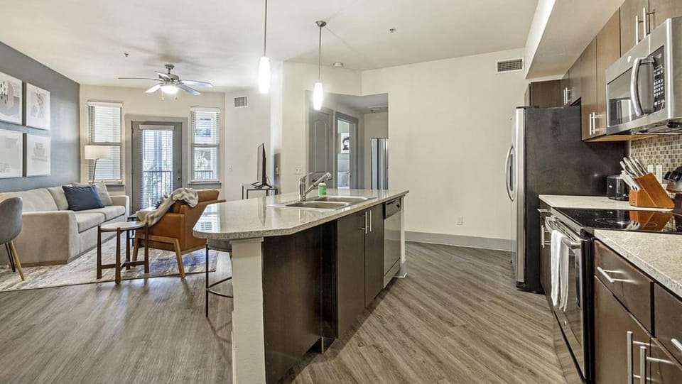 Landing Modern Apartment with Amazing Amenities (ID7650X68) Apartment in Dallas