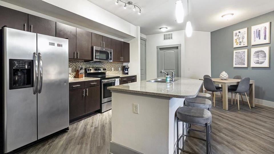 Landing Modern Apartment with Amazing Amenities (ID7650X68) Apartment in Dallas