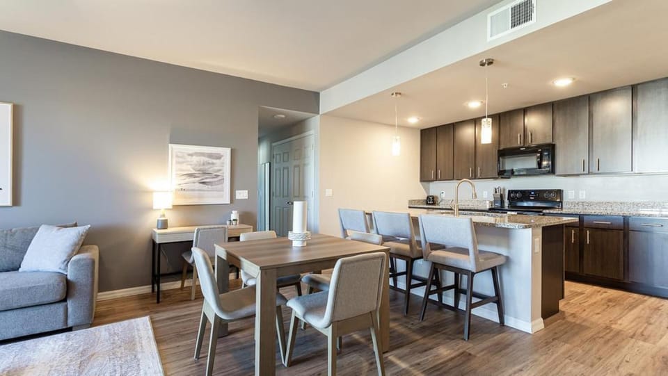 Landing Modern Apartment with Amazing Amenities (ID8616X10) Apartment in Cape Coral