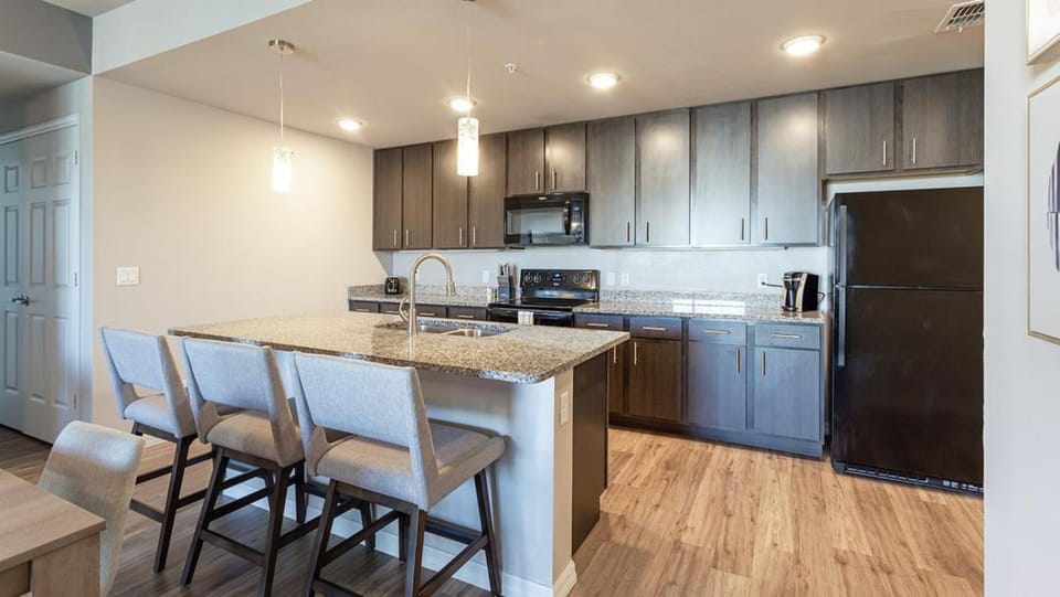 Landing Modern Apartment with Amazing Amenities (ID8616X10) Apartment in Cape Coral