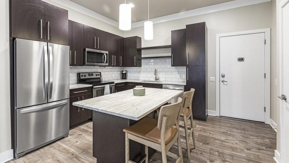 Landing Modern Apartment with Amazing Amenities (ID9659X91) Apartment in Beachwood