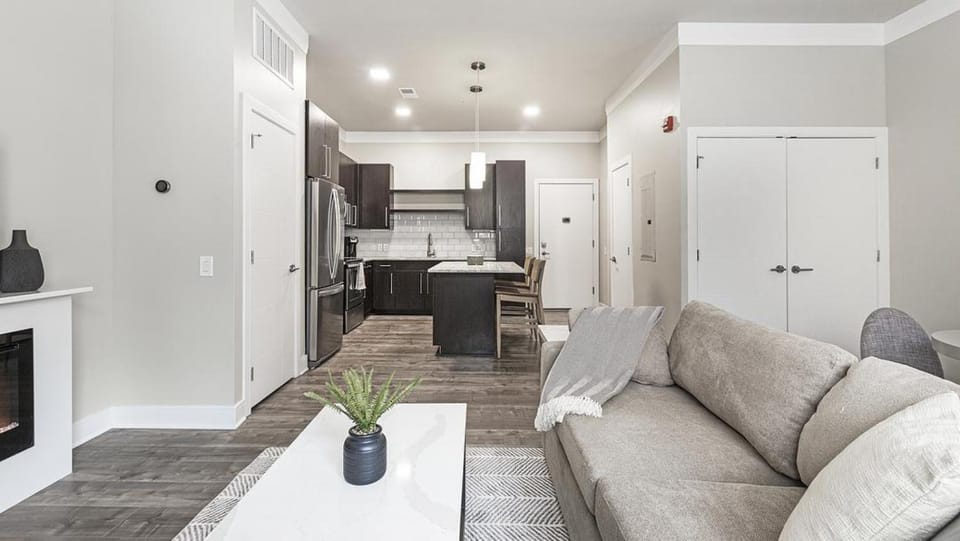 Landing Modern Apartment with Amazing Amenities (ID9659X91) Apartment in Beachwood