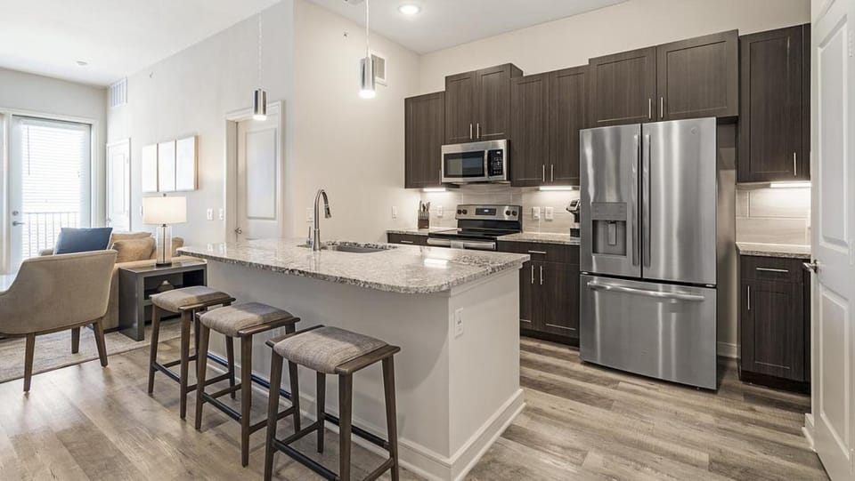 Landing Modern Apartment with Amazing Amenities (ID9874X53) Apartment in Farmers Branch