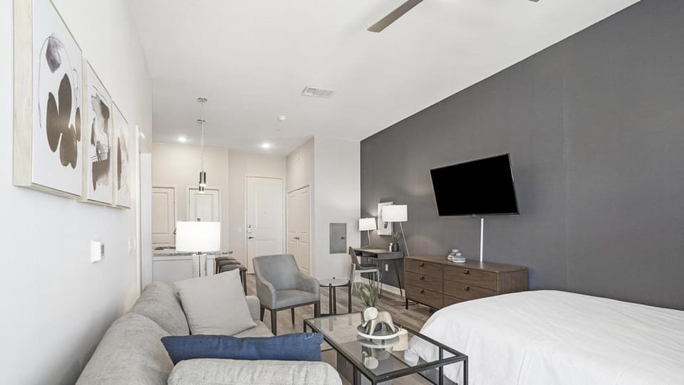 Landing Modern Apartment with Amazing Amenities (ID9874X53) Apartment in Farmers Branch