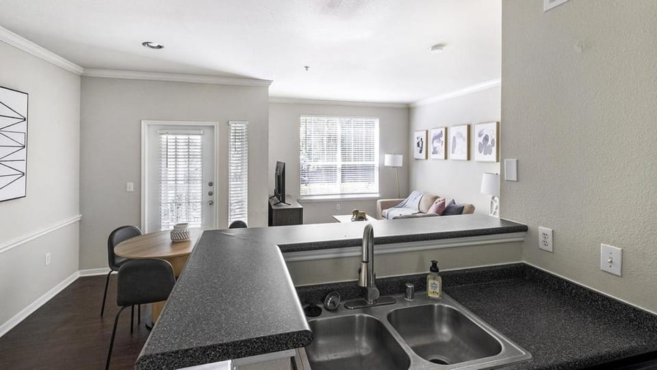 Landing Modern Apartment with Amazing Amenities (ID1337X194) Apartment in The Woodlands