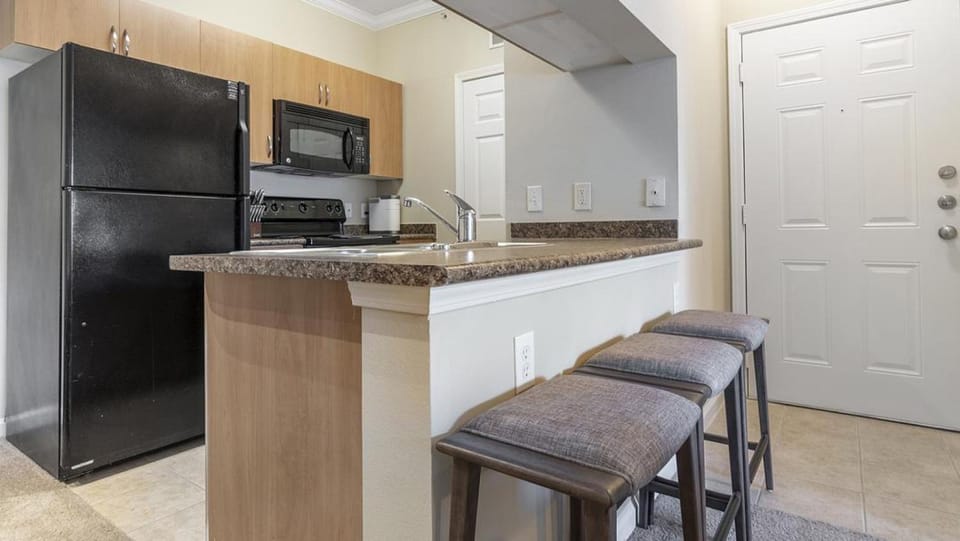 Landing Modern Apartment with Amazing Amenities (ID1182X751) Apartment in Cary