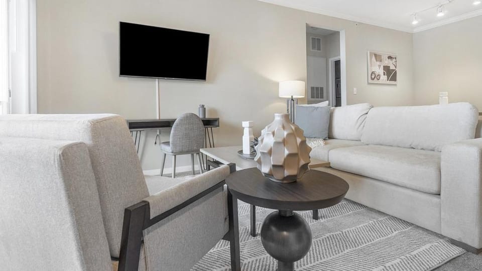 Landing Modern Apartment with Amazing Amenities (ID1182X751) Apartment in Cary