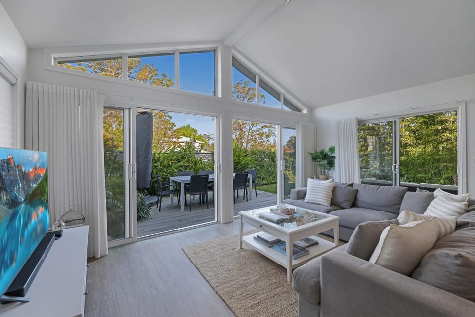 Gone to the Beach by Book Jervis Bay- Free Wifi, Pet Friendly House in Huskisson