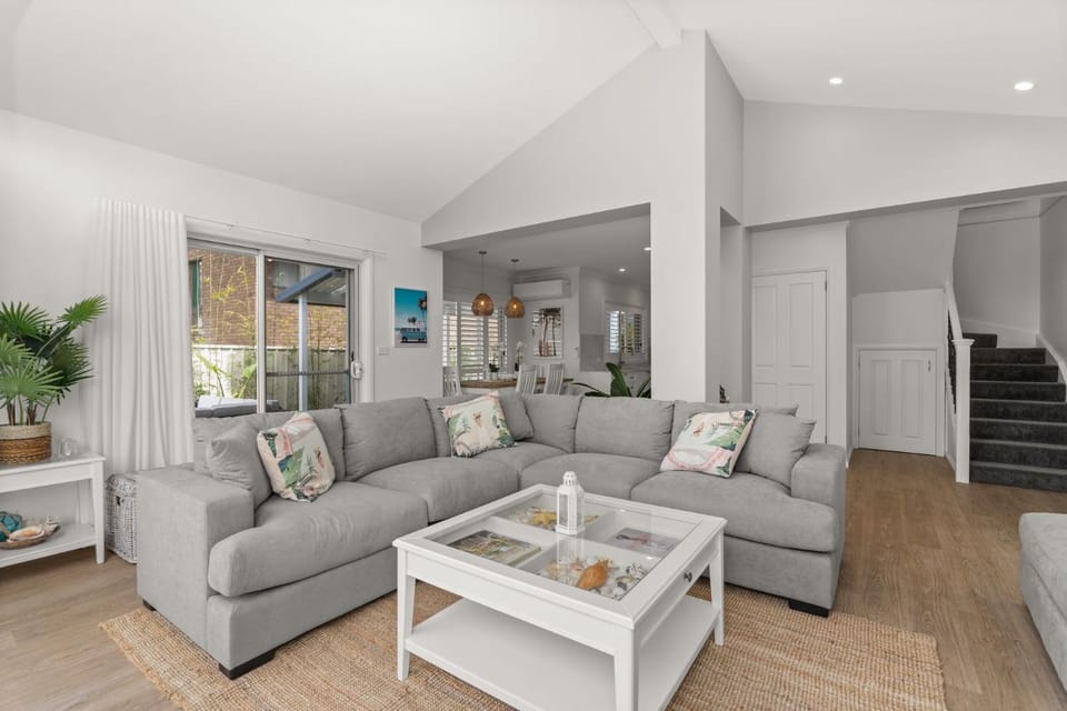 Gone to the Beach by Book Jervis Bay- Free Wifi, Pet Friendly House in Huskisson