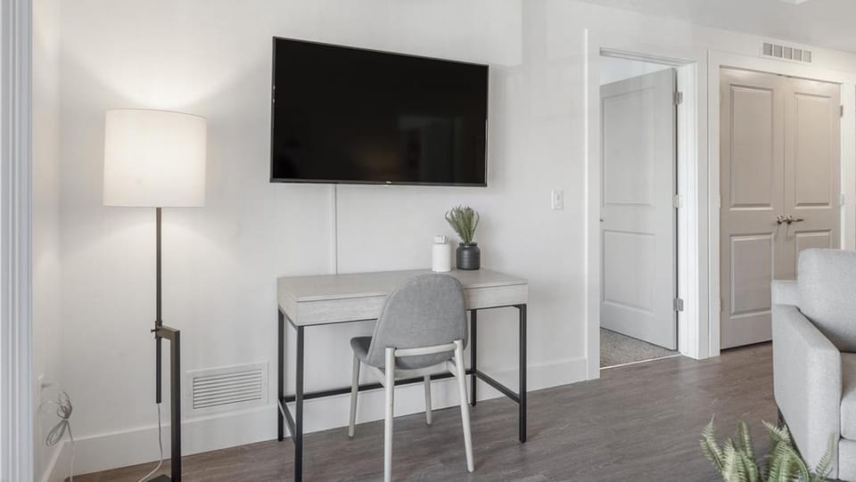 Landing Modern Apartment with Amazing Amenities (ID1169X250) Apartment in Draper