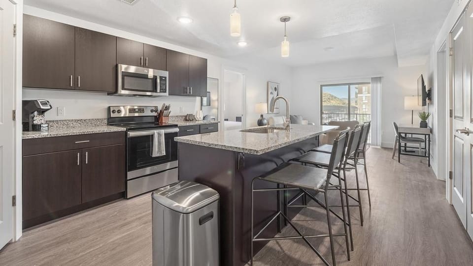 Landing Modern Apartment with Amazing Amenities (ID1169X250) Apartment in Draper