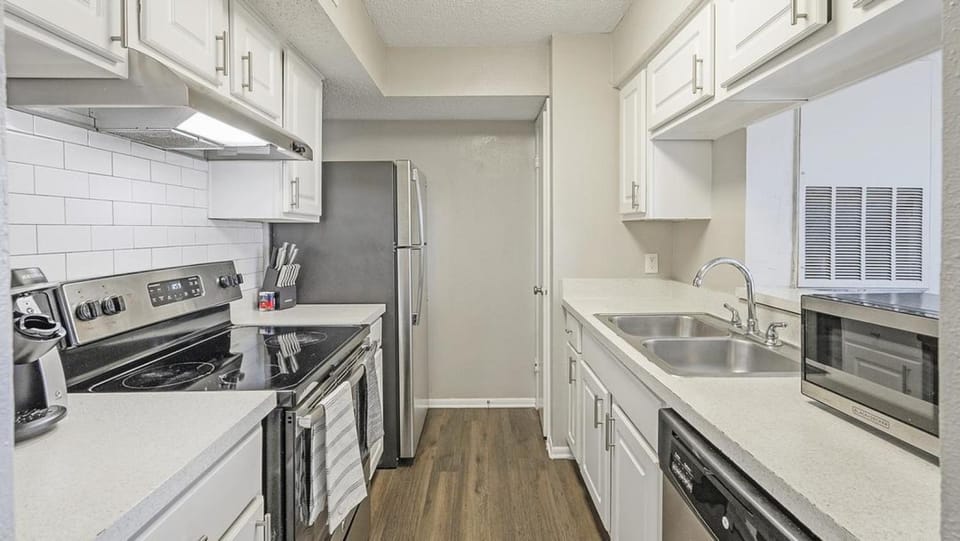 Landing Modern Apartment with Amazing Amenities (ID7958X11) Apartment in Lake Magdalene