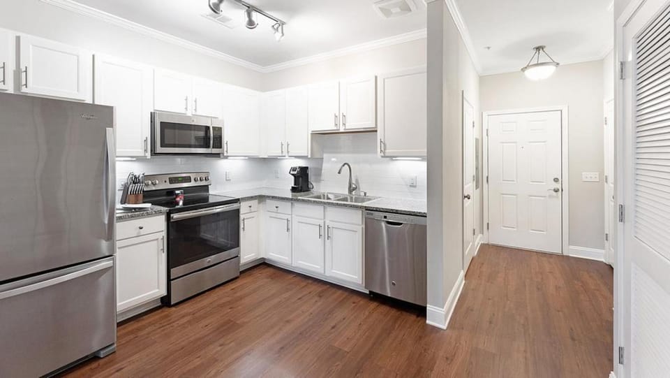 Landing Modern Apartment with Amazing Amenities (ID9074X61) Apartment in Mount Pleasant