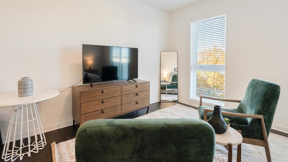 Landing Modern Apartment with Amazing Amenities (ID8194X48) Apartment in Birmingham