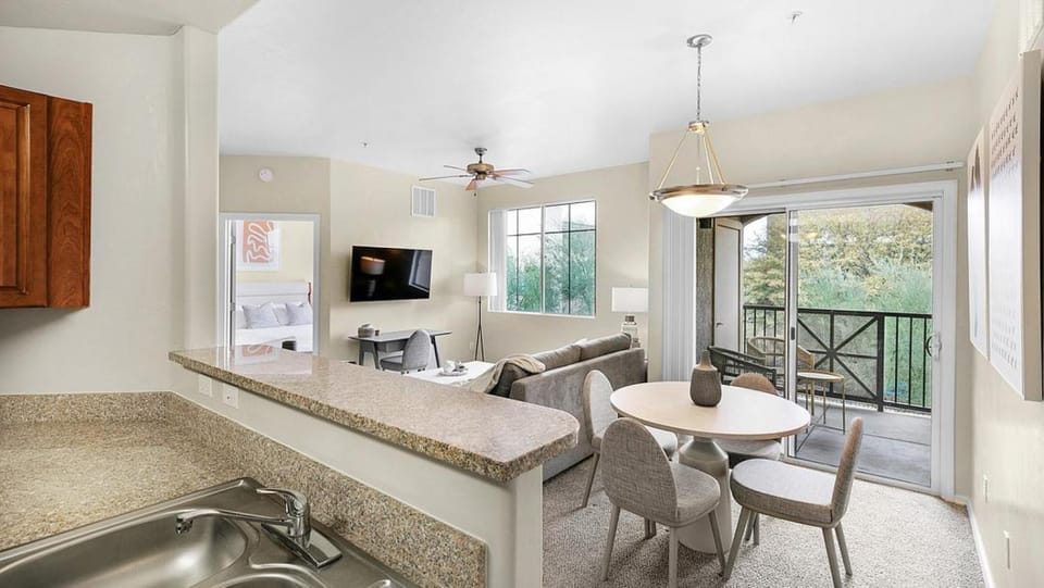 Landing Modern Apartment with Amazing Amenities (ID8404X14) Apartment in Tortolita