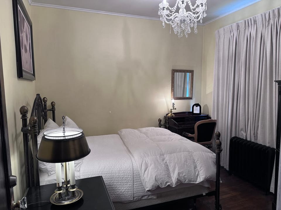 Moreland Guesthouse Historic Former Nuns Convent Homestay Vacation rental in Buffalo