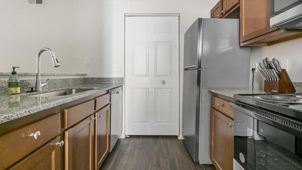 Landing Modern Apartment with Amazing Amenities (ID1387X808) Apartment in Blue Ash