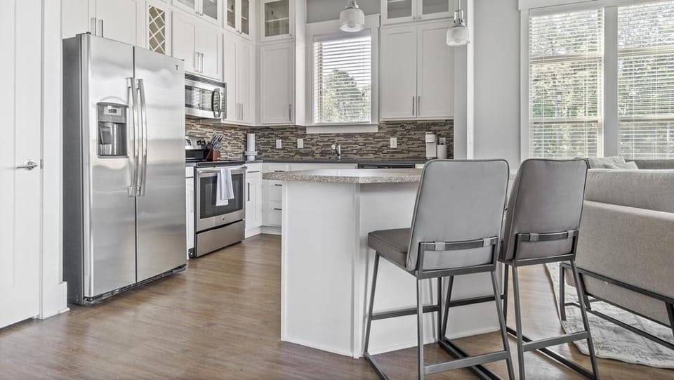 Landing Modern Apartment with Amazing Amenities (ID1014X909) Apartment in Durham