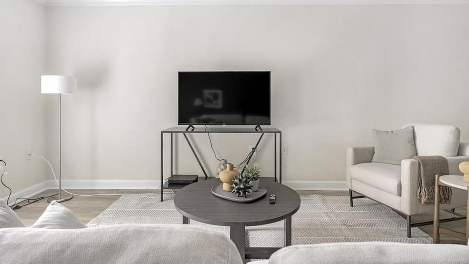 Landing Modern Apartment with Amazing Amenities (ID8416X37) Apartment in Portsmouth