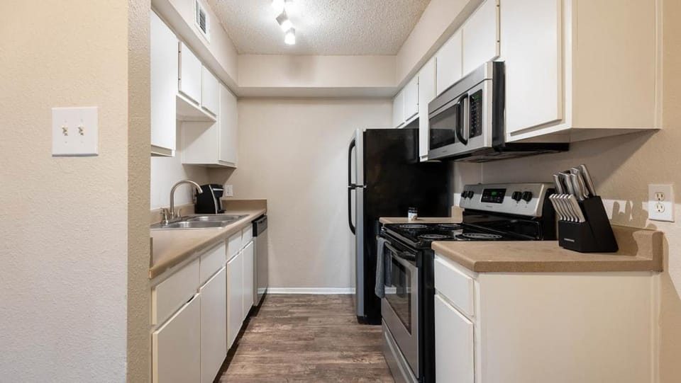 Landing Modern Apartment with Amazing Amenities (ID3235X57) Apartment in Austin