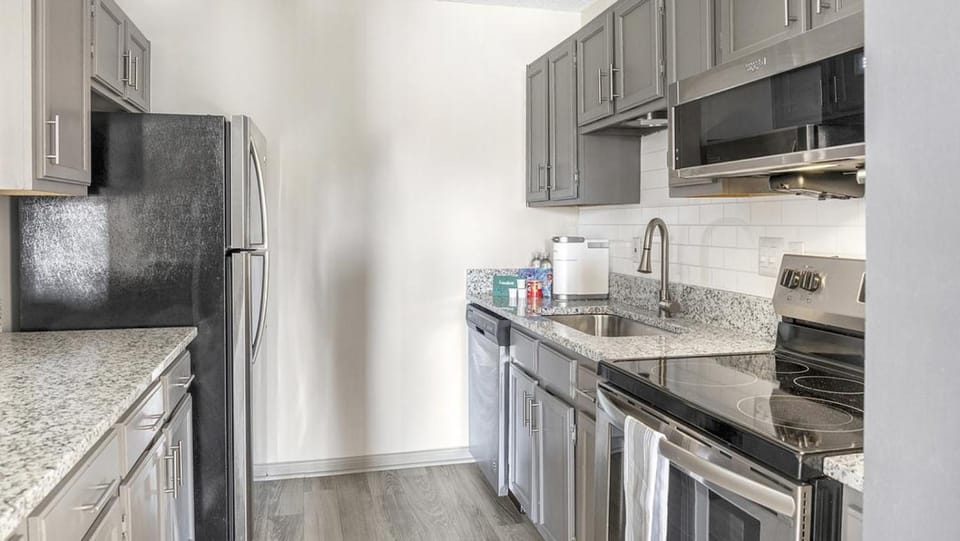 Landing Modern Apartment with Amazing Amenities (ID3439X68) Apartment in Huntsville