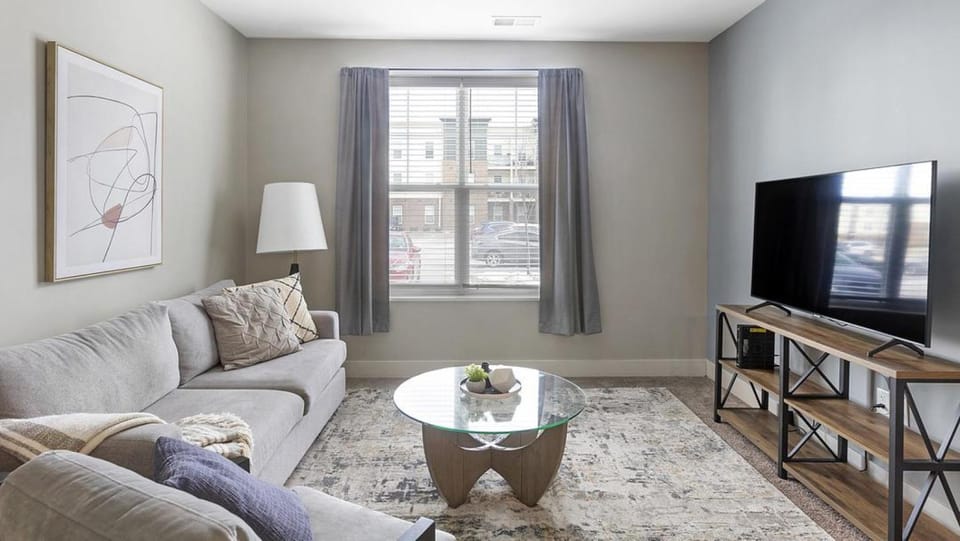 Landing Modern Apartment with Amazing Amenities (ID8145X4) Apartment in Toledo