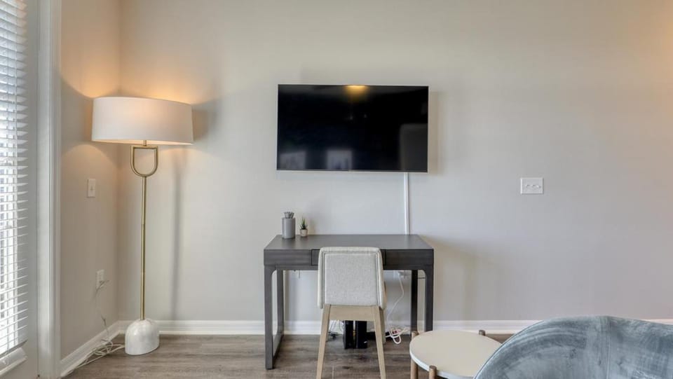 Landing Modern Apartment with Amazing Amenities (ID7781X02) Apartment in Town N Country