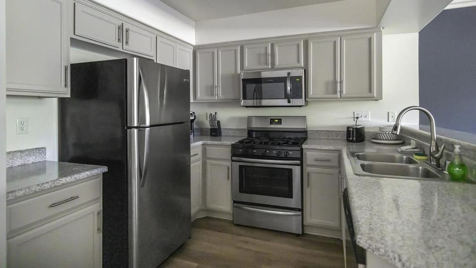 Landing Modern Apartment with Amazing Amenities (ID9904X36) Apartment in Moreno Valley