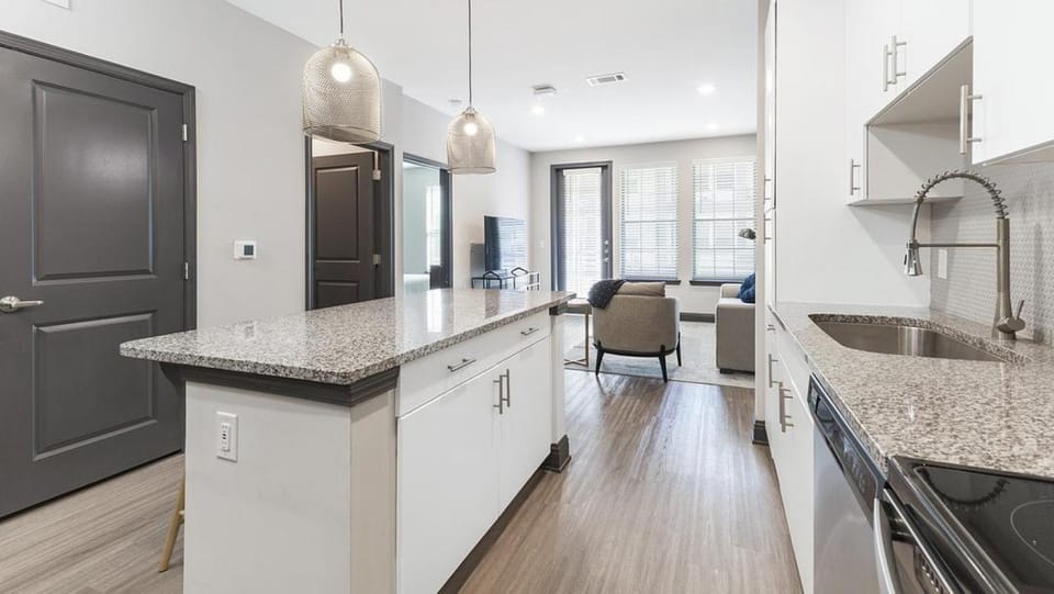 Landing Modern Apartment with Amazing Amenities (ID2094X86) Apartment in Fort Worth