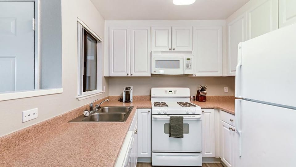 Landing Modern Apartment with Amazing Amenities (ID9219X12) Apartment in Redlands