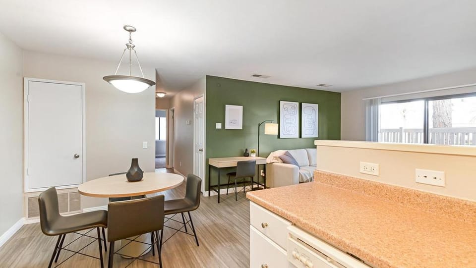 Landing Modern Apartment with Amazing Amenities (ID9219X12) Apartment in Redlands