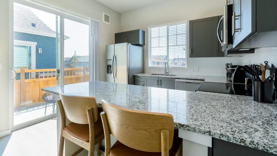 Landing Modern Apartment with Amazing Amenities (ID5807X81) Apartment in Northglenn