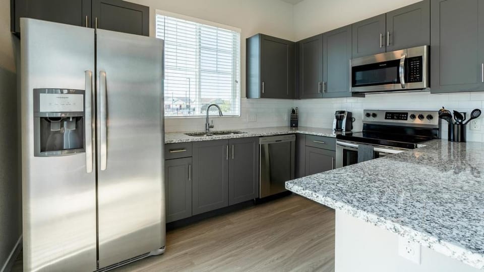 Landing Modern Apartment with Amazing Amenities (ID5807X81) Apartment in Northglenn