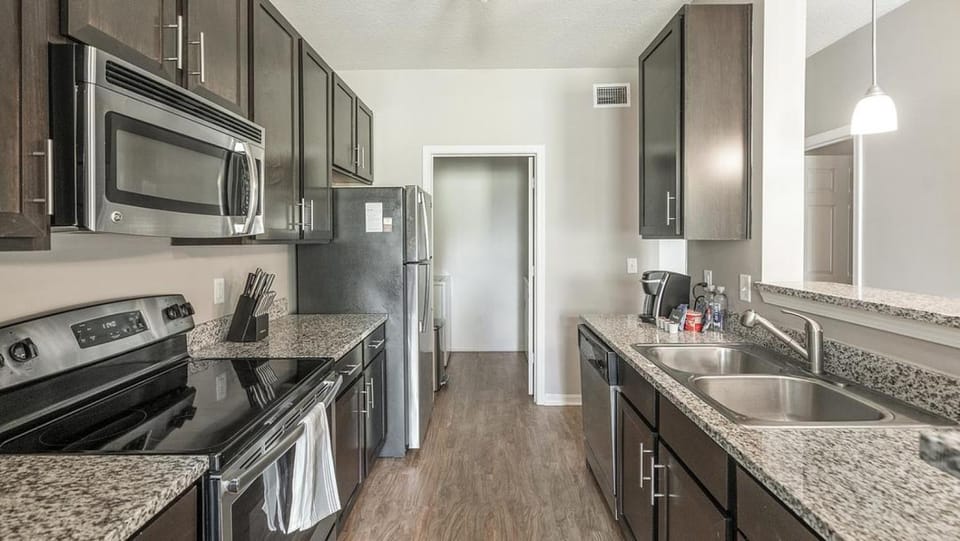 Landing Modern Apartment with Amazing Amenities (ID2796X33) Apartment in La Vergne