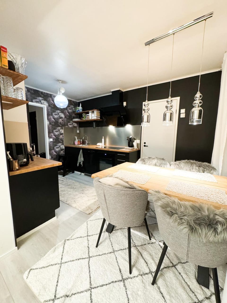 Kitchen or kitchenette, Dining area, minibar, pet friendly, stove