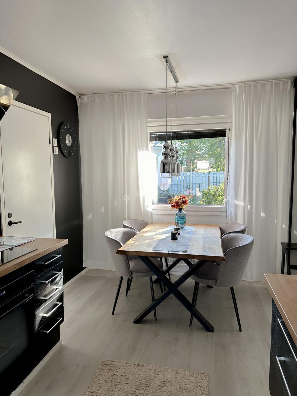 Dining area, kitchen