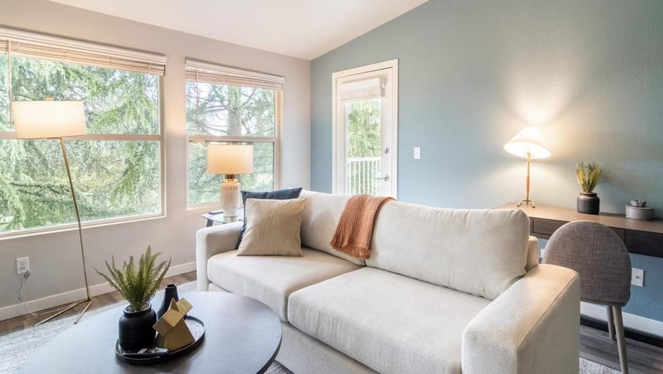 Landing Modern Apartment with Amazing Amenities (ID9692X16) Apartment in Paine Lake Stickney